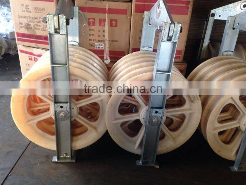 Large diameter bundled conductor pulley stringing block for 822 model