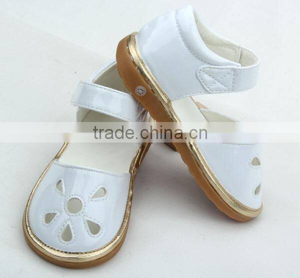 Hot selling skidproof petal squeaky toddler music notes shoes