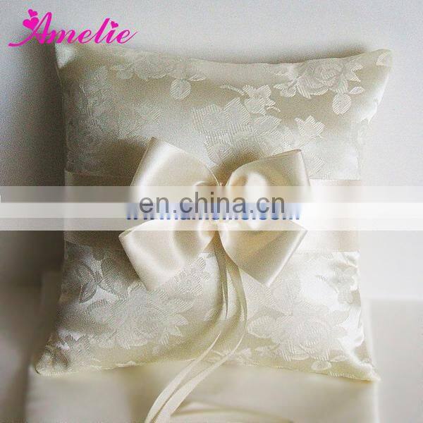 A-R4 2 Off-white pearl ring pillow wedding gift