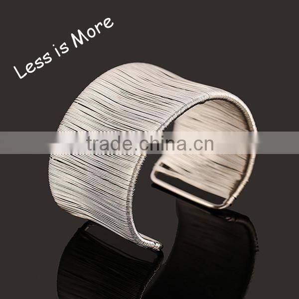Popular frosted gold bangles for girls jewelry,silver hollow iron bangle in Yiwu