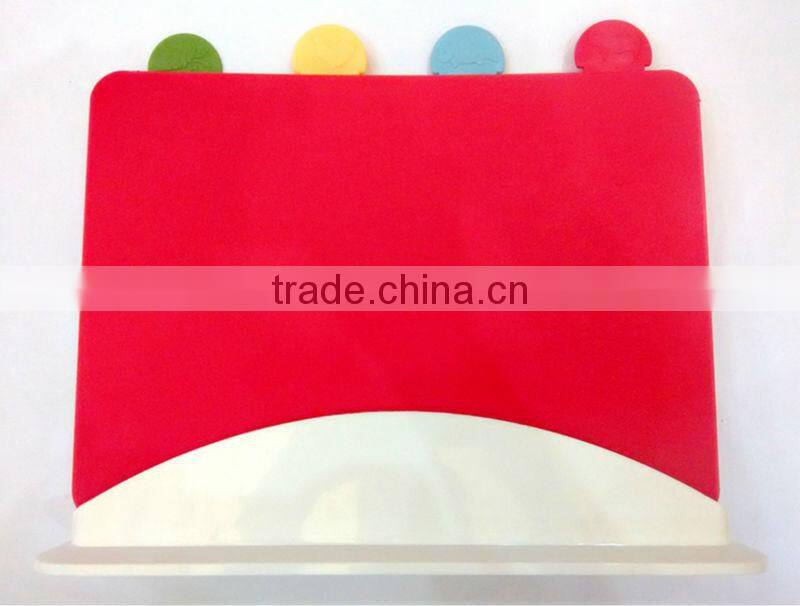 0600063 4pcs colorful classified plastic cutting board set with stand