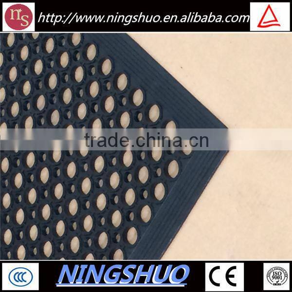 Wholesale of kitchen safety anti slip rubber mat with drainage hole
