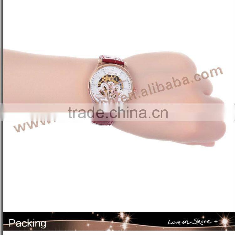 Genuine Leather Nice Peacock Dial Fashion Wrist Watch