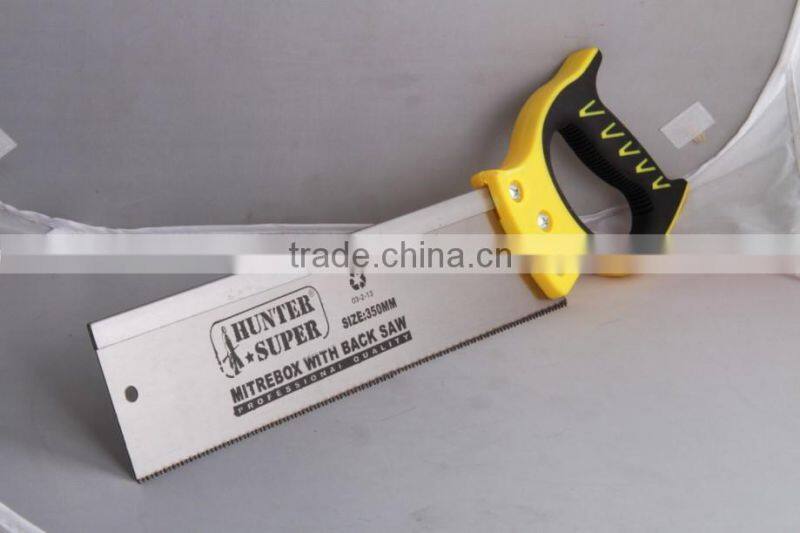 garden saw with plastic handle