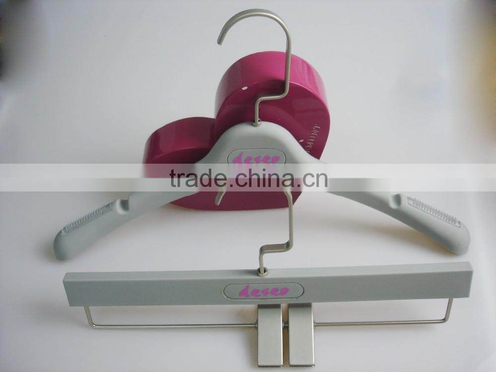 HA6993 new style rubber coated clothes hanger matching style suits hanger