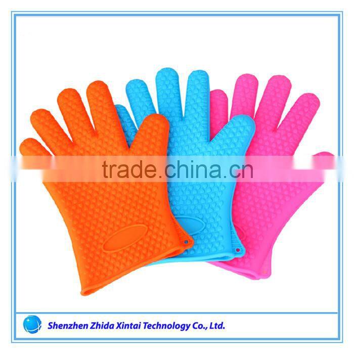 Heat-resistant microwave oven use silicone mitts