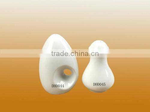 Factory wholesale porcelain condiment container, ceramic salt and pepper shaker