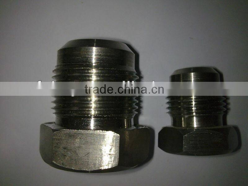 Heat exchanger for swimming pool with PVC shell titanium coil