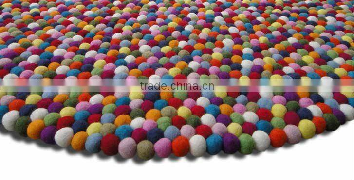 Felt Ball Rug / Carpet / Teppich