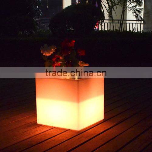 EC-firendly PE materials shiny planter or flower plastic pots for hotel ,home, restaurant, decorative