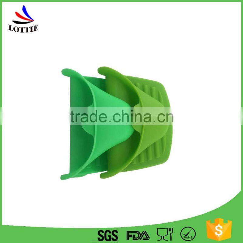 2016 Hot selling FDA grade Kitchenware Baking Silicone Oven Mitt Microwave oven gloves