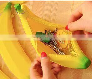 2017 Novelty Funny Silicone Portable Yellow Banana Coin Pencil Case Unique Purse Bag Wallet Pouch Keyring Hot Selling