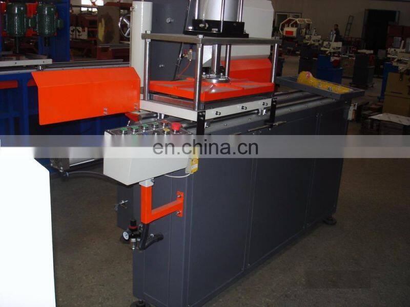 End-milling machine for aluminum profile