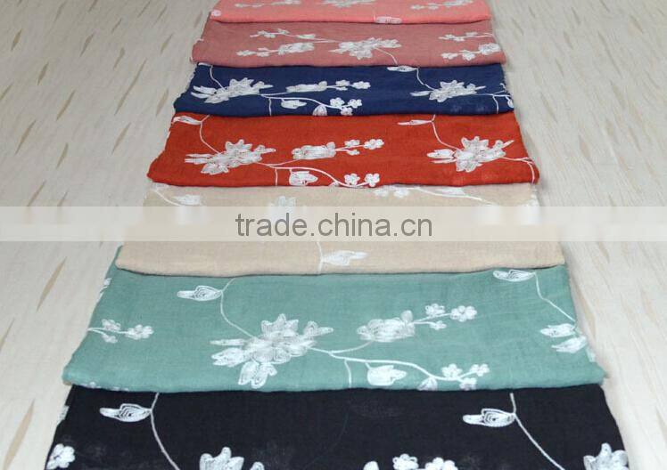 Wholesale Korea Fashion Ladies Cotton Flower Embroidery Shawls