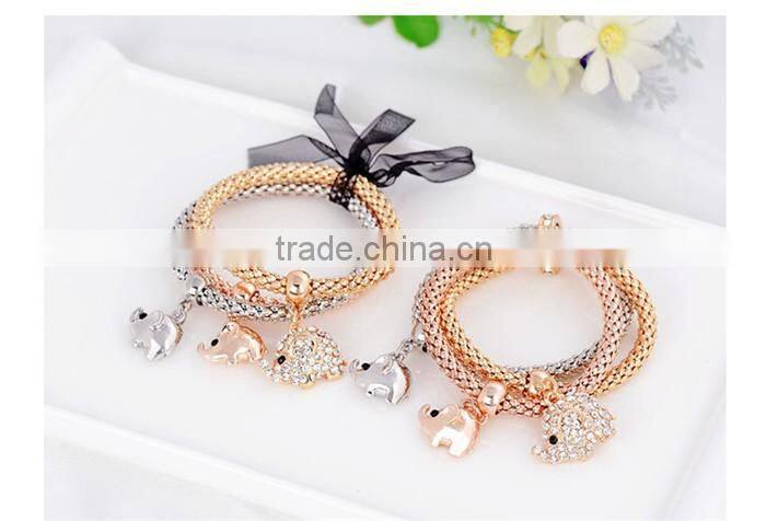 Latest design fashion gold plated jewelry zinc alloy rhinestone elephant charm bracelet