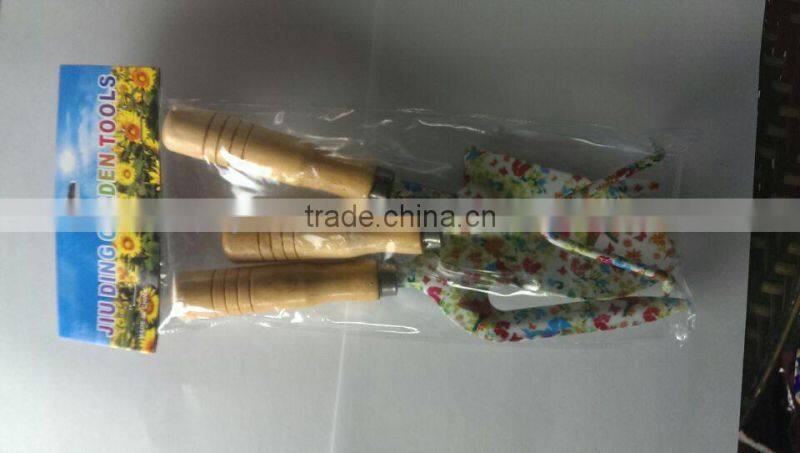 printing garden tool with wooden handle