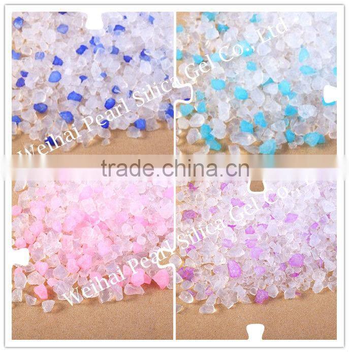 White with 3% blue/pink/green/purple colored crystal cat litter