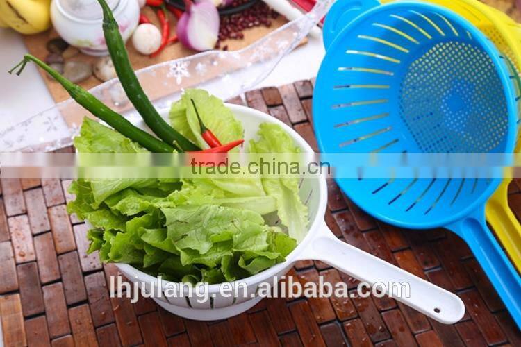 Wholesale plastic colander with handle for Kitchen / Useful plastic colander with handle for Kitchen