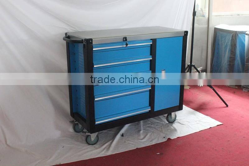 Tool trolley with four wheels