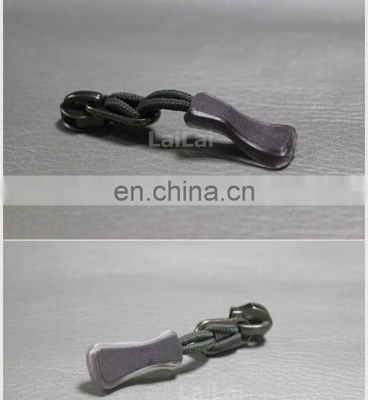 Custom symbol rope PVC pullers for outdoor sport bag