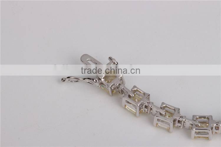 Unit Price of 18K Gold Diamond Bracelet And Necklace Jewelry Set