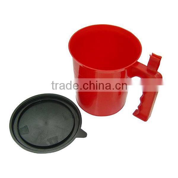 Paint cup with brush holder on the handle