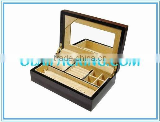 Customized Laminated Watch Jewellery Gift Storage