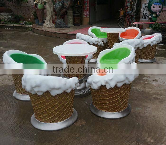 Ice cream table and chair