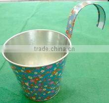 Metal hanging garbage can