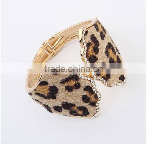 The bracelet exaggerated personality leopard horsehair openings