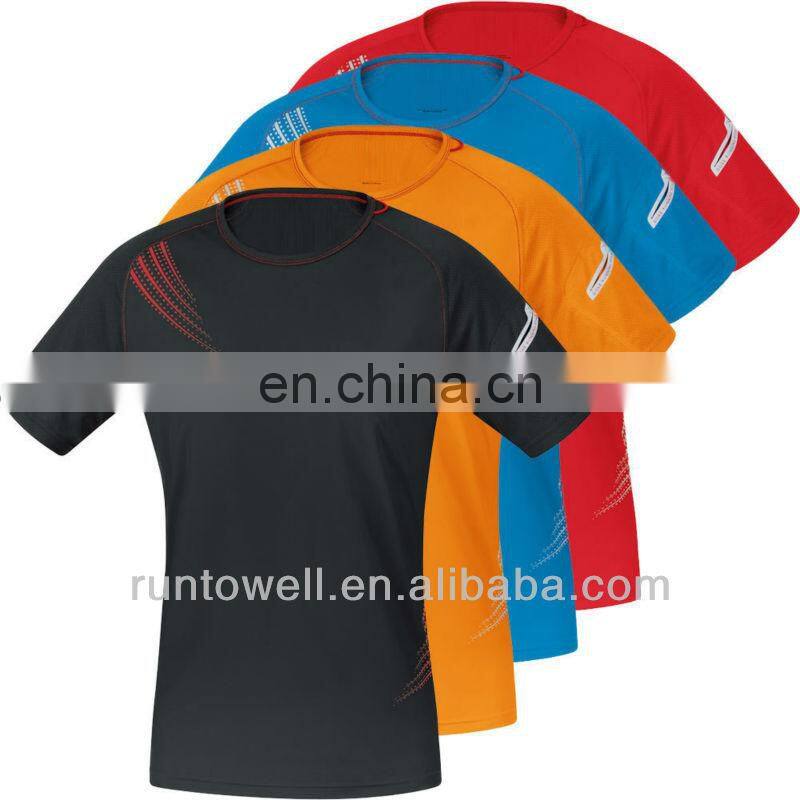 running t shirt, running top, running clothing / running clothes