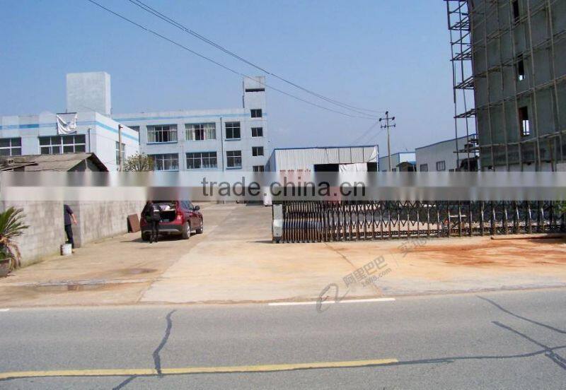 Three size bamboo cutting board with silicon handle