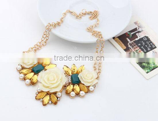 New Hot Selling Flower Choker Collar Vintage Pendant Statement Necklace Women