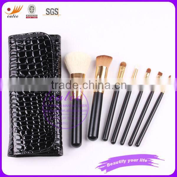 Traveling cosmetic brush kit with animal printing pouch