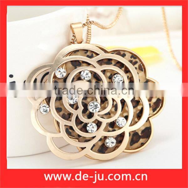 Fashion Charm Rose Crystal Sweater Necklace