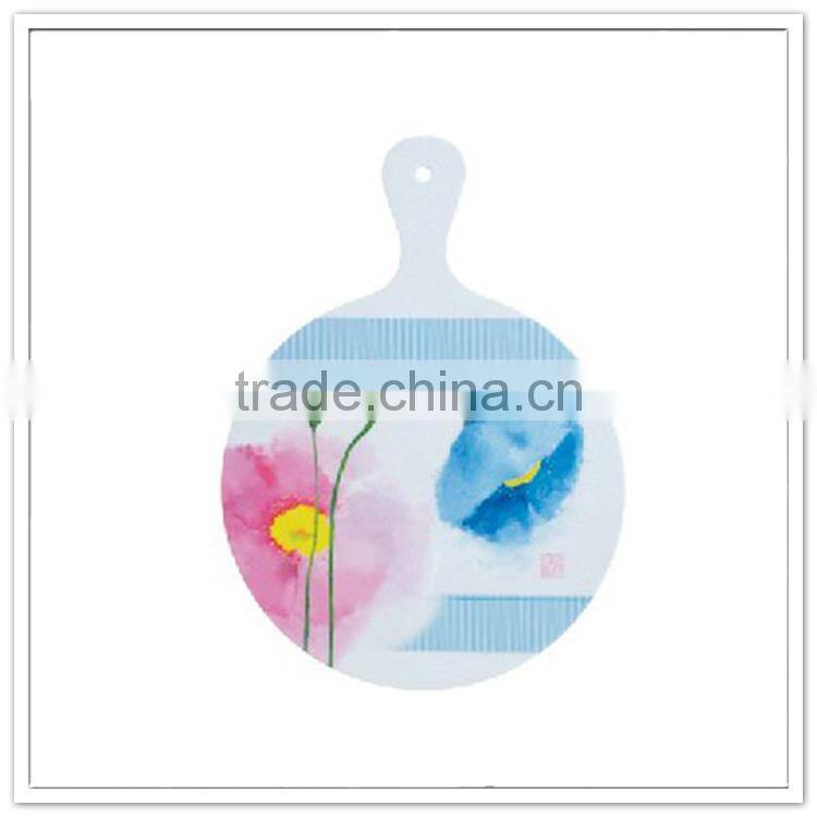 SGS standard kitchen utensil flower printed one hole melamine round plastic cutting board