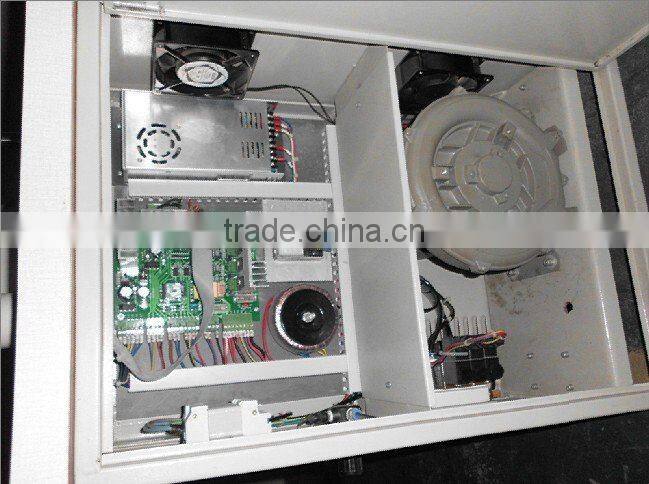 Rainwear seam sealing machine