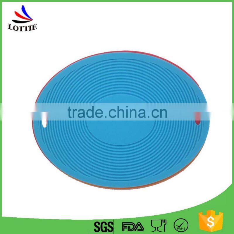 2016 Custom Food grade Non-toxic Heat insulation Anti-skid design silicone baking mat Pot holder