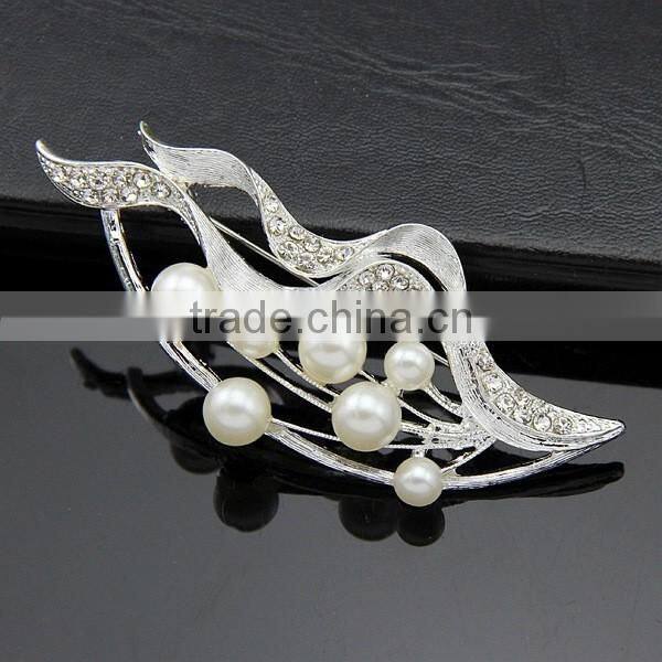 special design pearl grape brooch pins gold plating grape pearl brooch 2016 yiwu factory directly sales pearl brooch