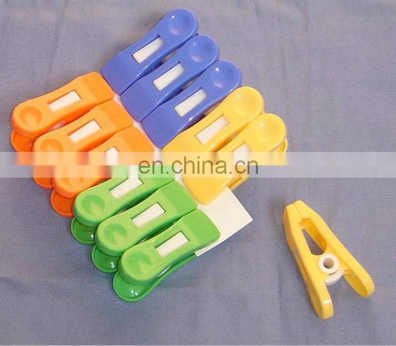 plastic hanging sping large clothes pegs