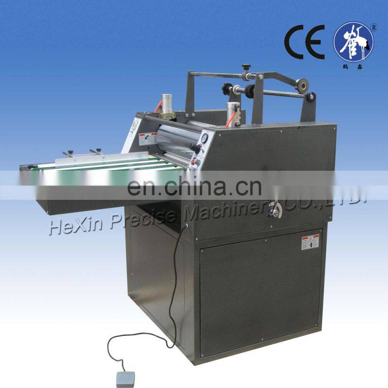 Automatic thermal flatbed laminator with conveyor belt