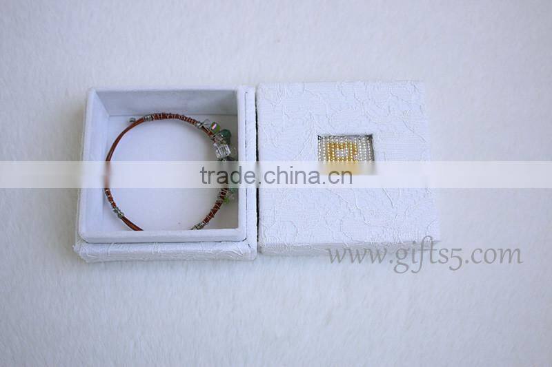 Luxury jewelry packaging box with beaded name plate of B