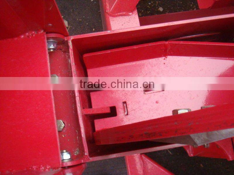 Self-feeding hydraulic wood chipper with CE