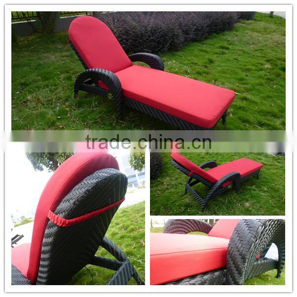 High quality rattan leisure recliner beach lounger with wheel