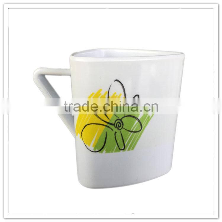 BPA free triangular shape white melamine cup with handle