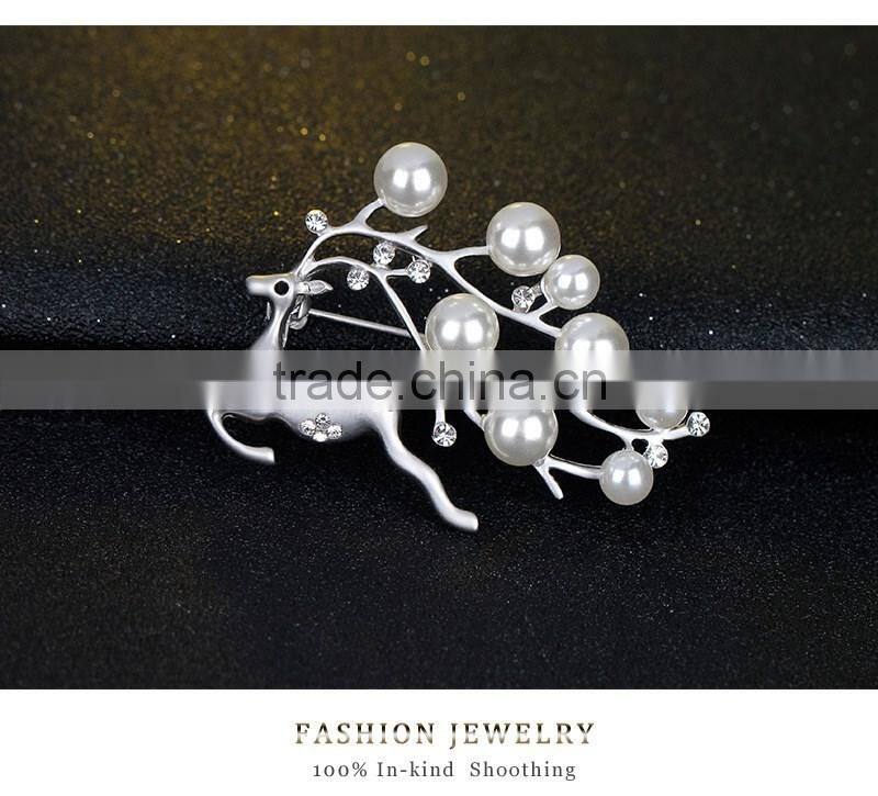 Christmas Pearl Crystal Pin Brooch Reindeer Stag Buck Deer Costume Jewelry Silver/Gold Tone