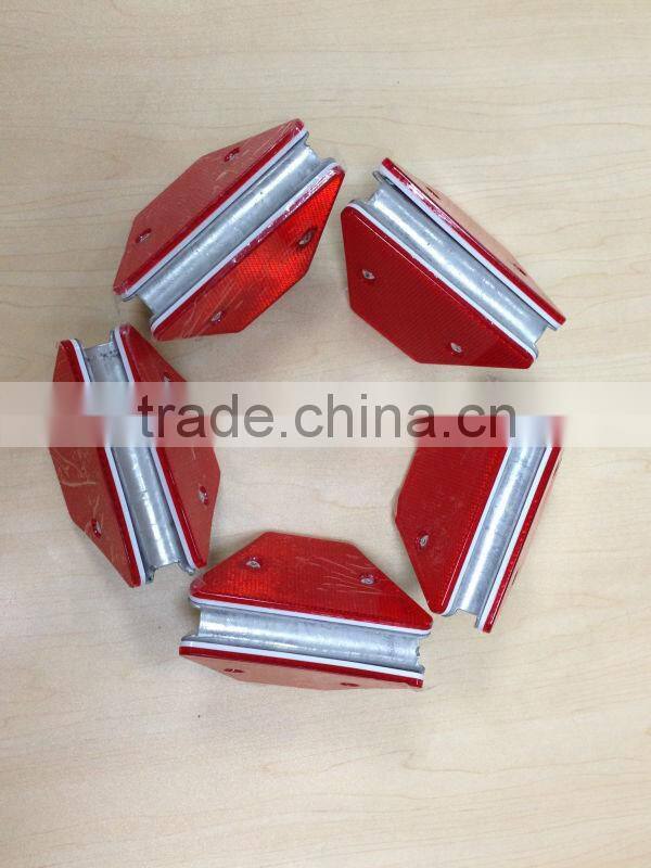 Delineator reflector