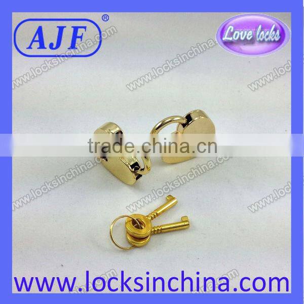 New brand golden love padlock for valentines promotion