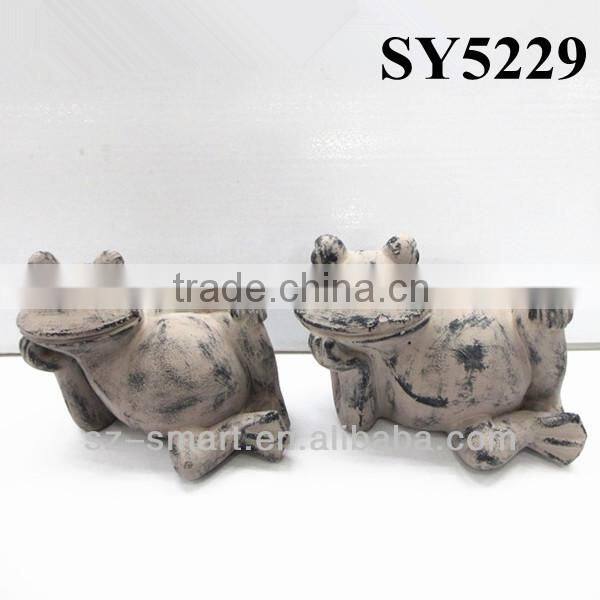 Cement garden frog aniaml statue