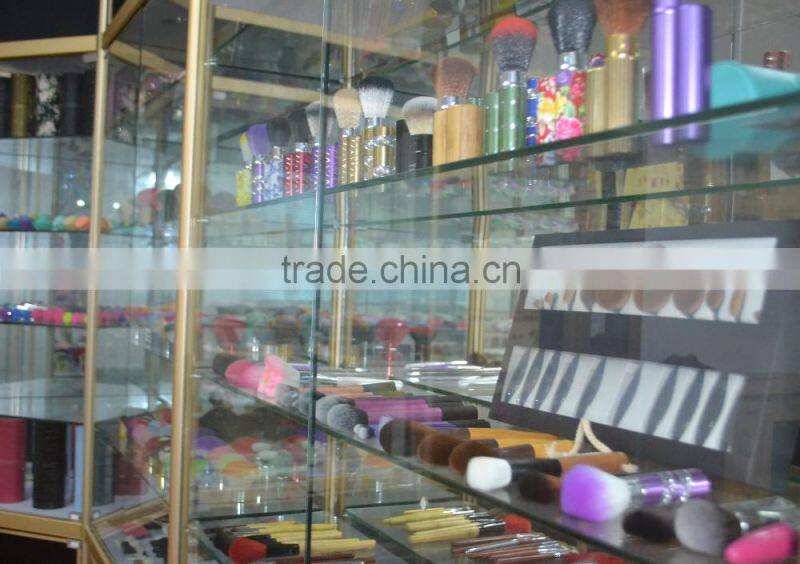 Hot Selling Comma Shape Plastic Handle Facial Cleansing Brush